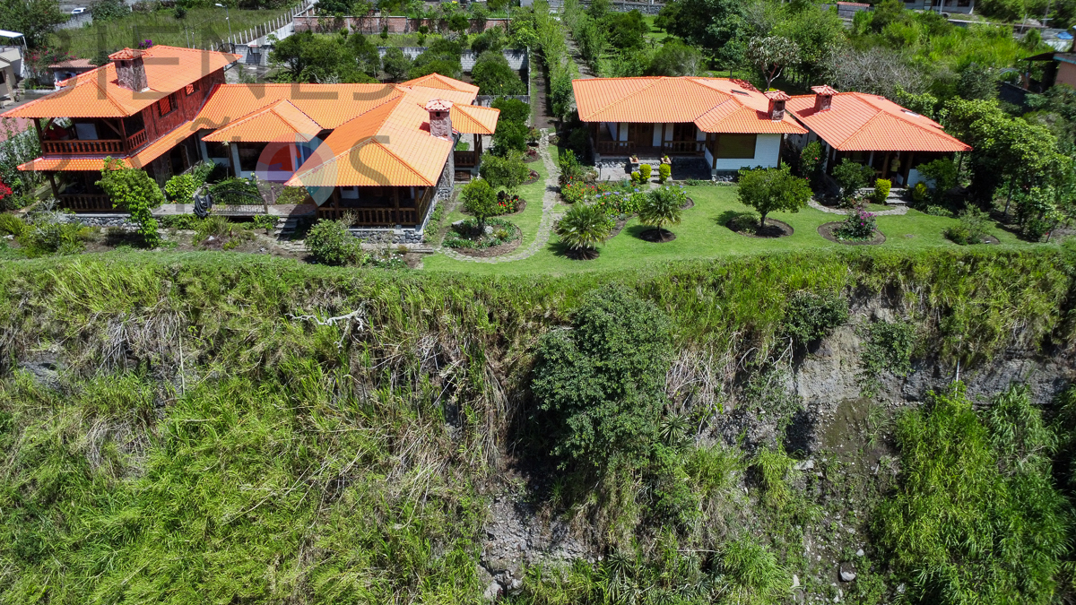 Cabañas en Lligñay con Panorámicas de Baños y el Oriente